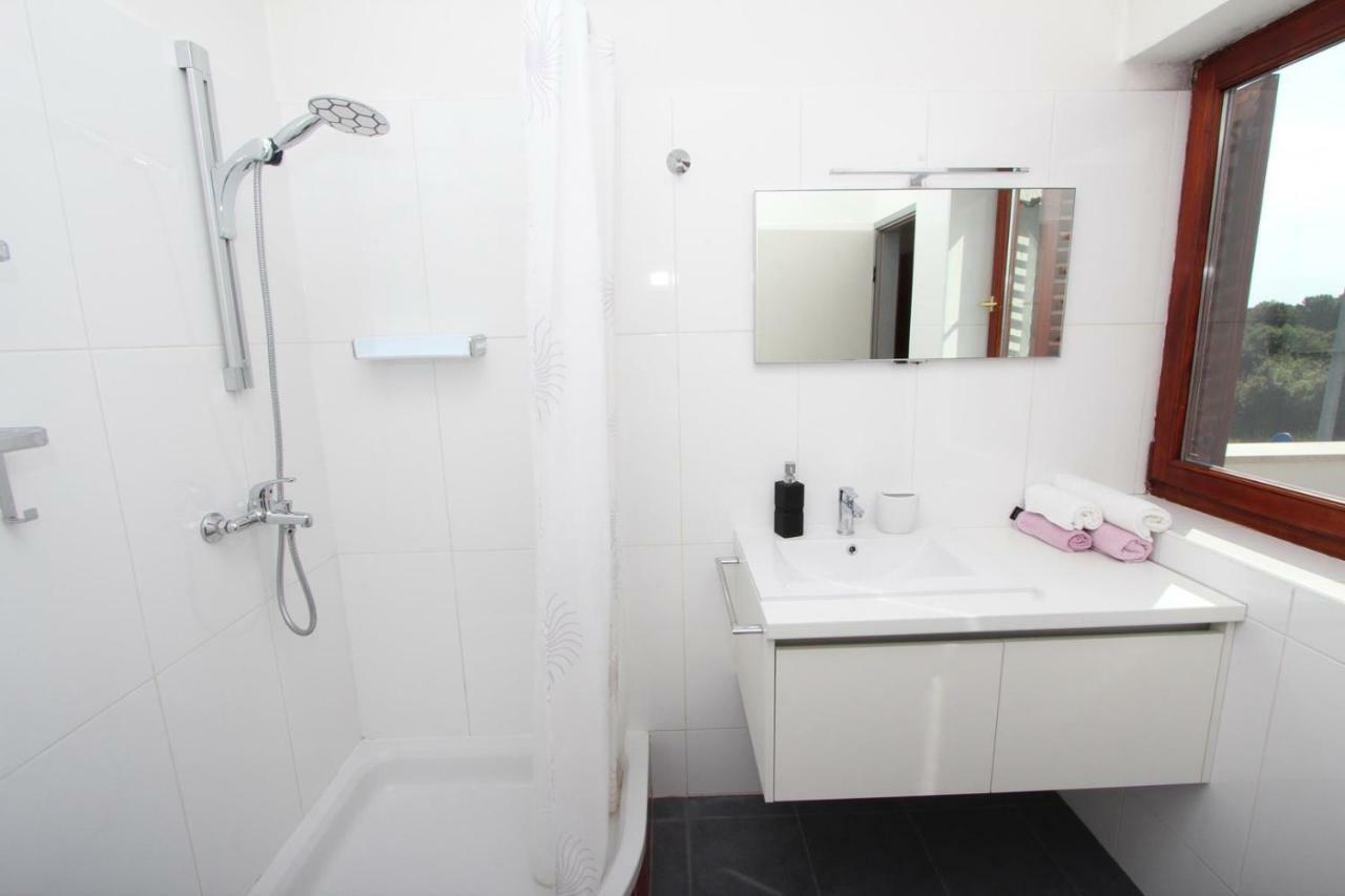 Rooms And Apartment Luana Rovinj Exterior photo