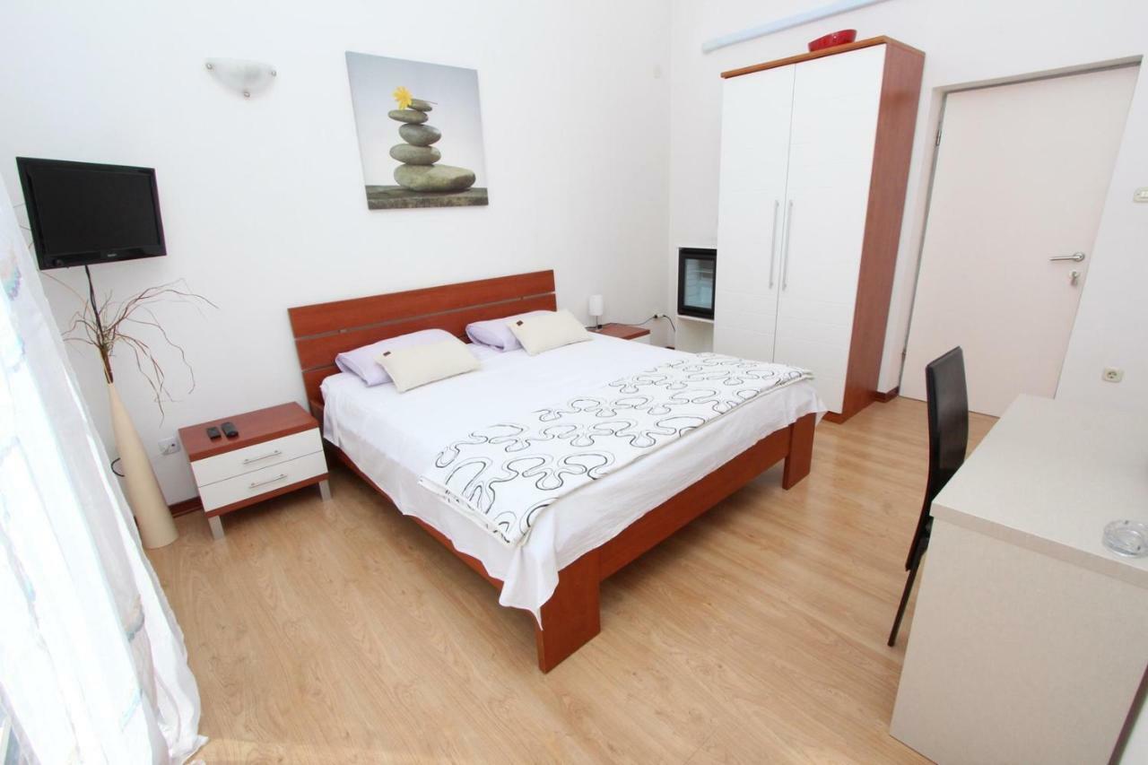Rooms And Apartment Luana Rovinj Exterior photo
