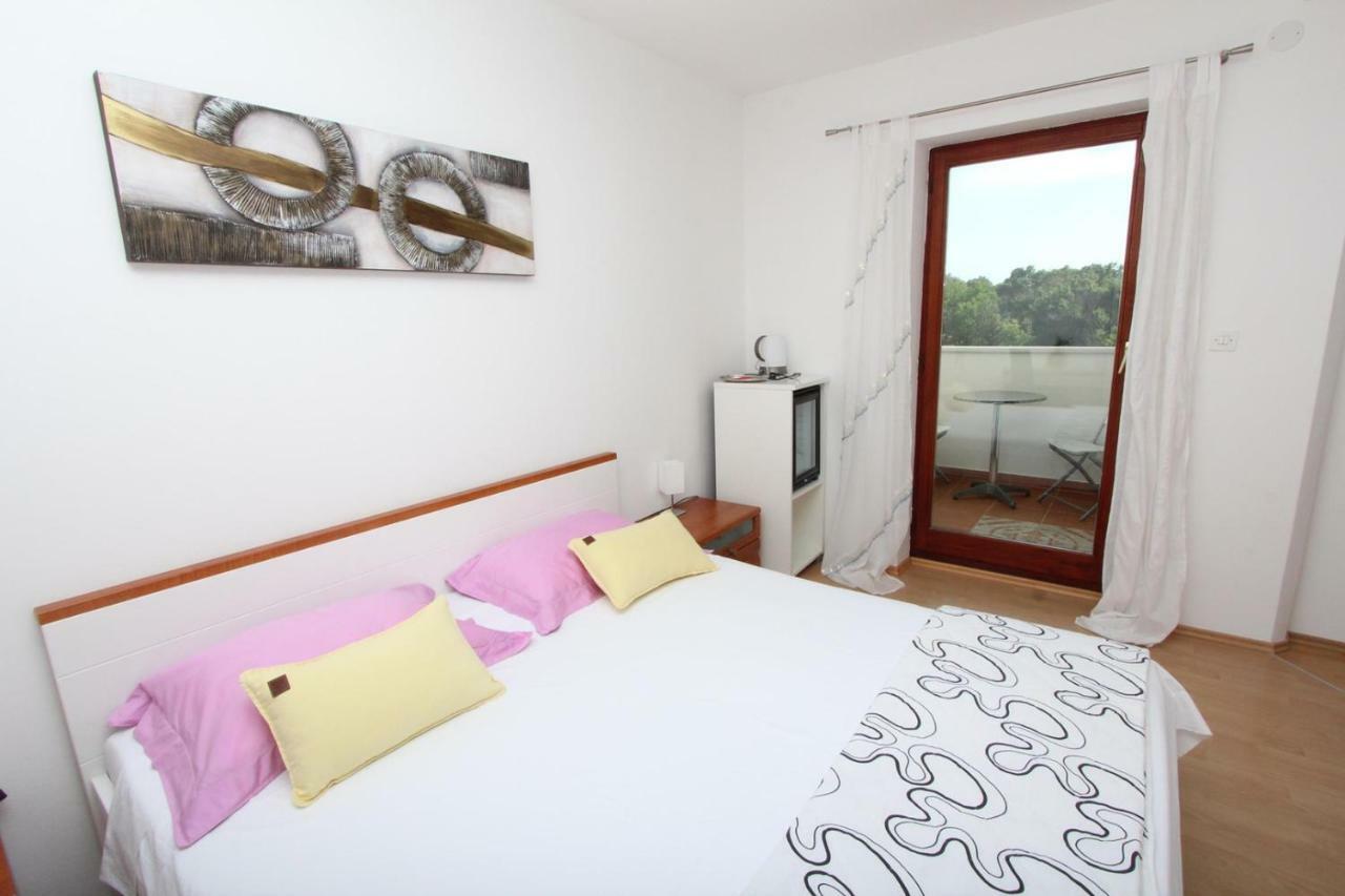 Rooms And Apartment Luana Rovinj Exterior photo