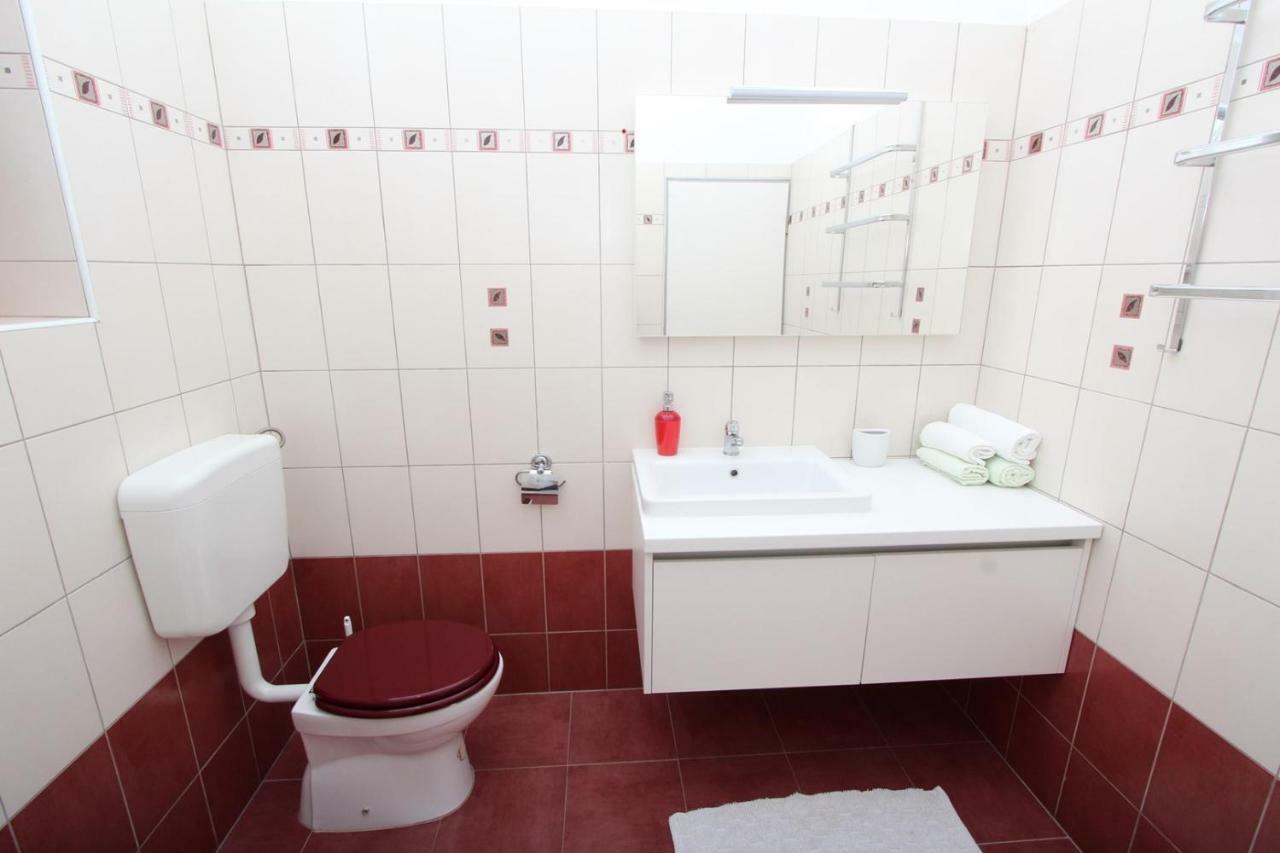 Rooms And Apartment Luana Rovinj Exterior photo
